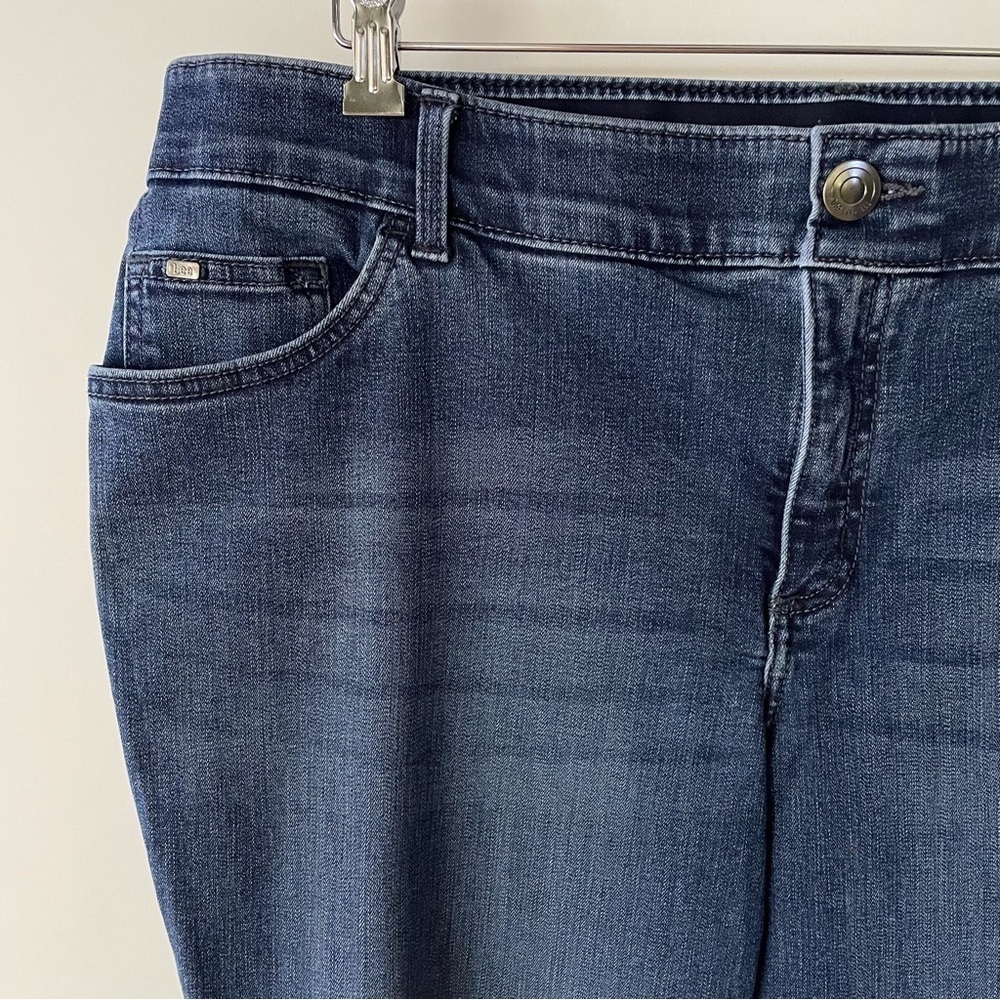 Lee Women’s Flex Motion Blue Jeans Regular Fit Straight Leg Mid-Rise 18W Petite